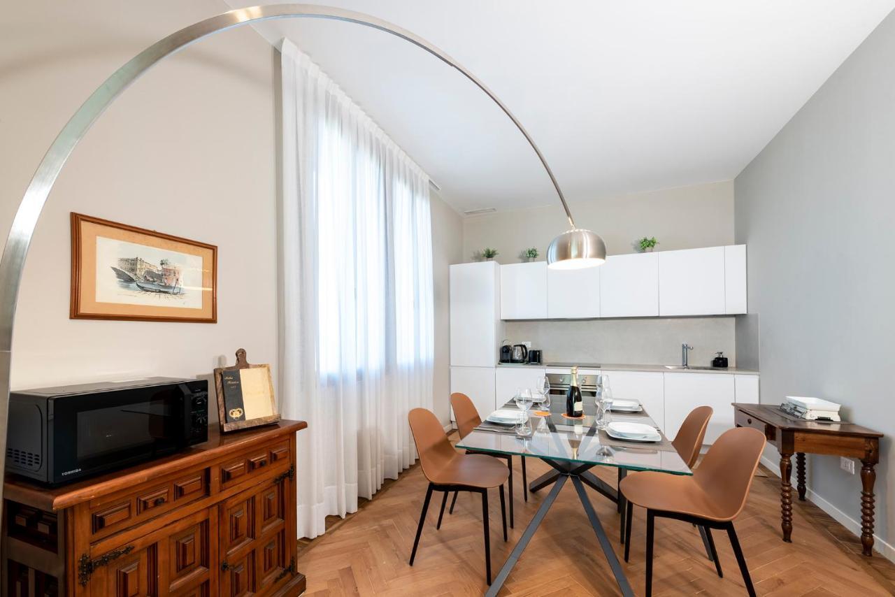 Ca' Delle Contesse - Villa On Lagoon With Private Dock And Spectacular View 베니스-리도 외부 사진