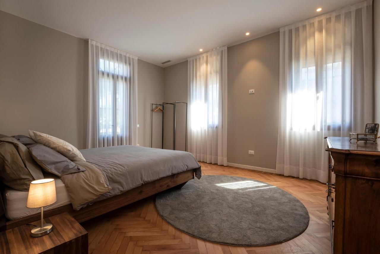 Ca' Delle Contesse - Villa On Lagoon With Private Dock And Spectacular View 베니스-리도 외부 사진