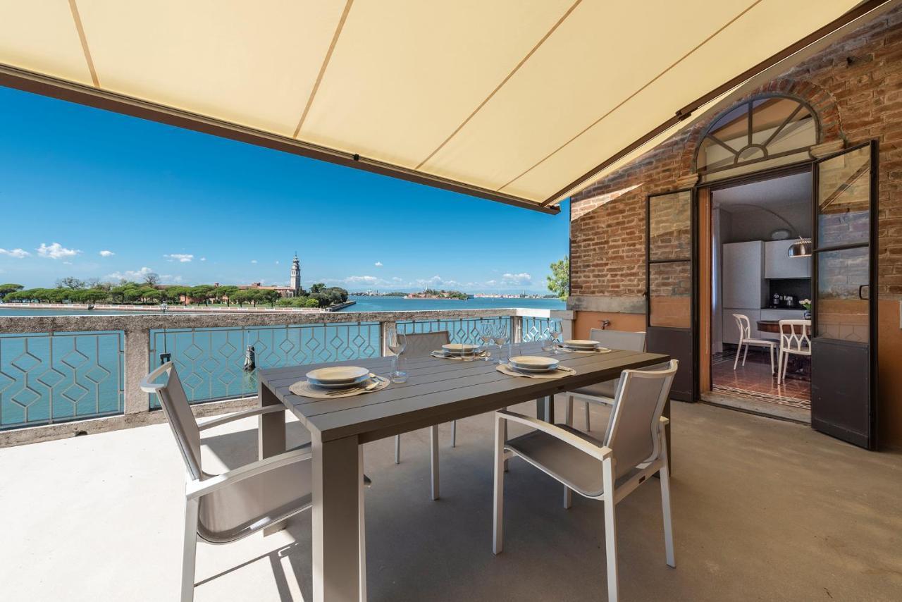 Ca' Delle Contesse - Villa On Lagoon With Private Dock And Spectacular View 베니스-리도 외부 사진