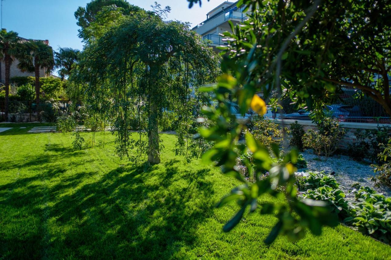 Ca' Delle Contesse - Villa On Lagoon With Private Dock And Spectacular View 베니스-리도 외부 사진
